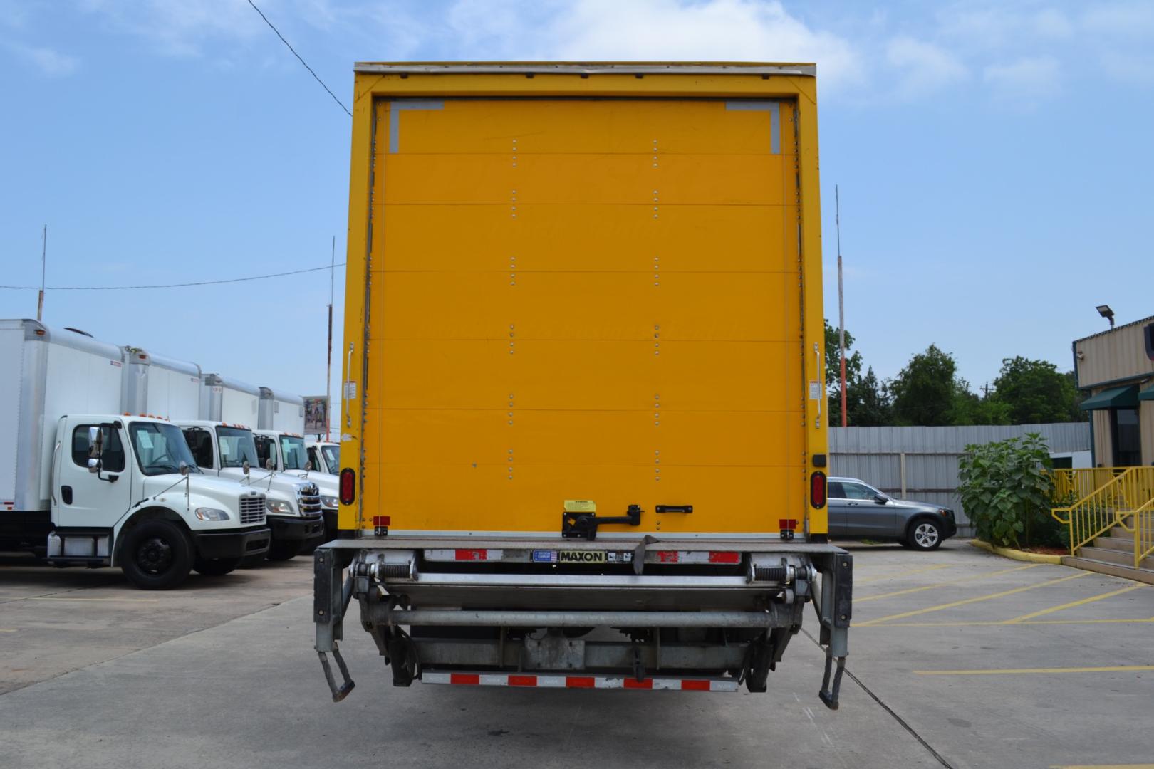 2018 YELLOW /BLACK FREIGHTLINER M2-106 with an CUMMINS B6.7L 220HP engine, ALLISON 2200RDS AUTOMATIC transmission, located at 9172 North Fwy, Houston, TX, 77037, (713) 910-6868, 29.887470, -95.411903 - Photo#5